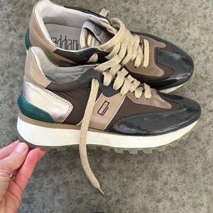 Trendy Women's Athletic Shoes in Brown and Black